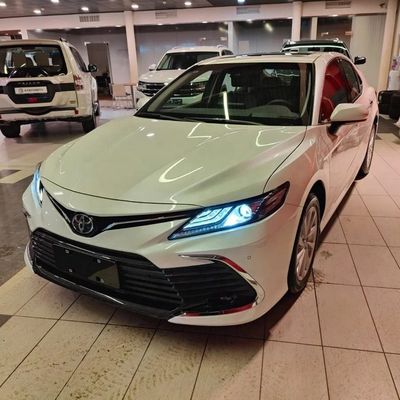Un buen precio. 2024 Toyota Camry 2.5Q Twin Engine 2.5HQ Flagship Hybrid Gasoline Car GAC 2WD con ajuste manual y espejo retrovisor en línea