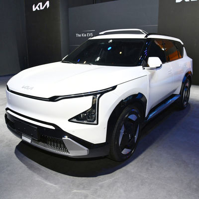 Un buen precio. 2023 KIA EV5 Dirección izquierda 5 asientos SUV de lujo Coche eléctrico con 700 km de autonomía y tiempo de carga rápido de 27 minutos en línea