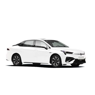 Un buen precio. 130 km/h Auto eléctrico puro GAC AION S EV Coche con batería de energía de hierro fosfato-litio y estructura de carrocería de 4 puertas y 5 asientos en línea