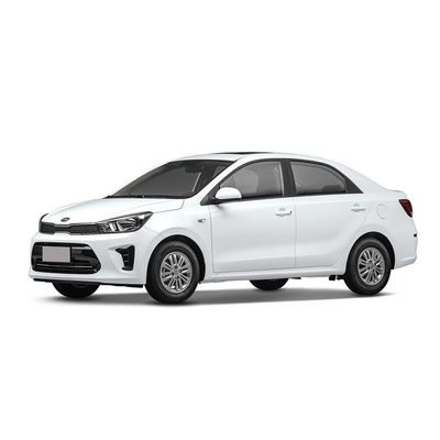 Un buen precio. KIA PEGAS 2020 1.4L Automático con techo solar cómodo versión de combustible Sedan de gasolina con techo solar cómodo R14 Tamaño de neumático Coches en línea