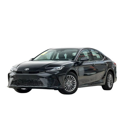 Un buen precio. Usado Auto Cuero Toyota Camry Versión Turbo Automóvil de gasolina Dirección izquierda automática con potencia máxima Ps 150-200Ps y 5 asientos en línea