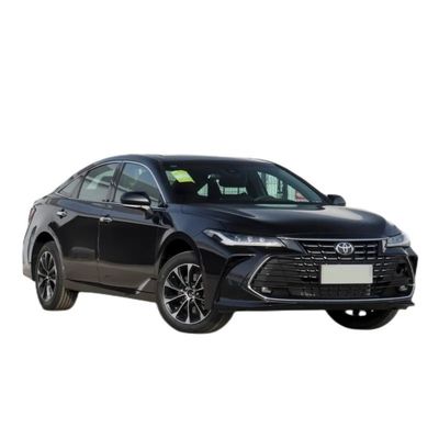 Un buen precio. Fabricado en TO-YOTA A-VALON Sedan eléctrico con volante a la izquierda 5 asientos Gran espacio Auto Máxima potencia 150-200PS Coche híbrido eléctrico en línea