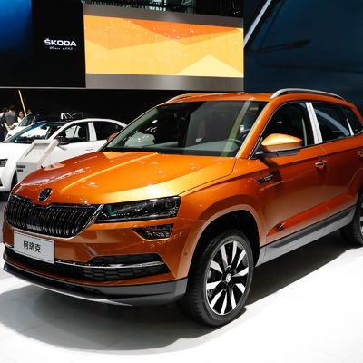 Un buen precio. Compre autos usados SKODA KAROQ en línea 2023 Venta de vehículos mercado con motor de gasolina y manejo a mano izquierda en línea