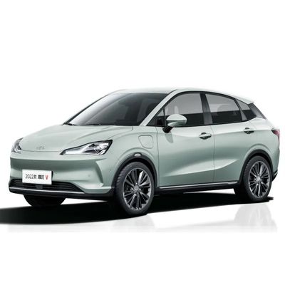 Un buen precio. Manejo a mano izquierda Neta V 2022 Tide 400 Lite Coche eléctrico chino asequible con batería de hierro de litio y 2420 distancia entre ejes en línea