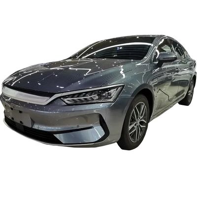 Un buen precio. 400 km 500 km 600 km BYD QIN PLUS Azul-Blanco con acabado completo 5 asientos Limousina Coche eléctrico 150 km Velocidad Vehículos energéticos 2023 Venta más alta en línea