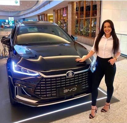 Un buen precio. Automóvil energético Byd Tang 2023 Vehículo 7 asientos 730 Km de largo alcance Automóvil eléctrico Ev Girar a la izquierda en línea