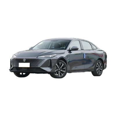 Un buen precio. Experimente el poder del sedán insignia GDI DCT 1.5T de 2023 de Changan Yida, luces de frente LED avanzadas y par motor de 260N.m. en línea